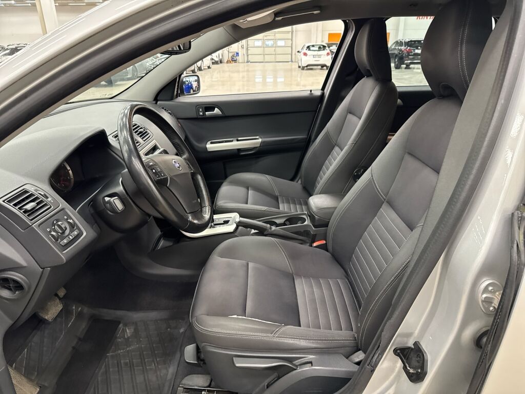 Volvo V50 2004 Harmaa