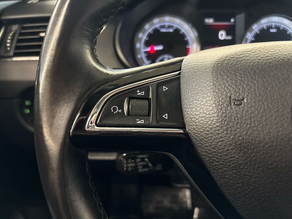Skoda Octavia 2019 Musta
