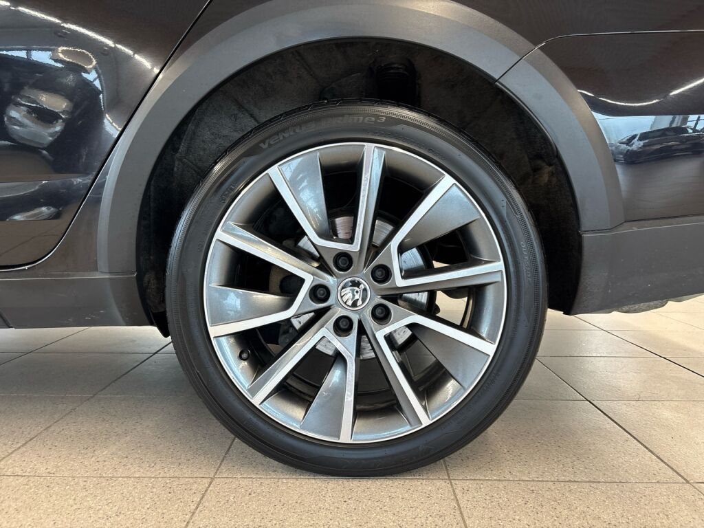Skoda Octavia 2019 Musta