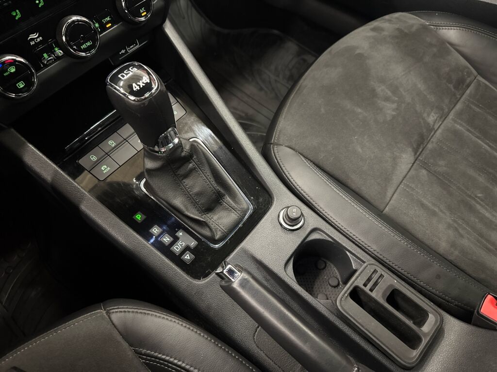 Skoda Octavia 2019 Musta