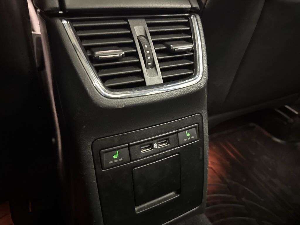 Skoda Octavia 2019 Musta