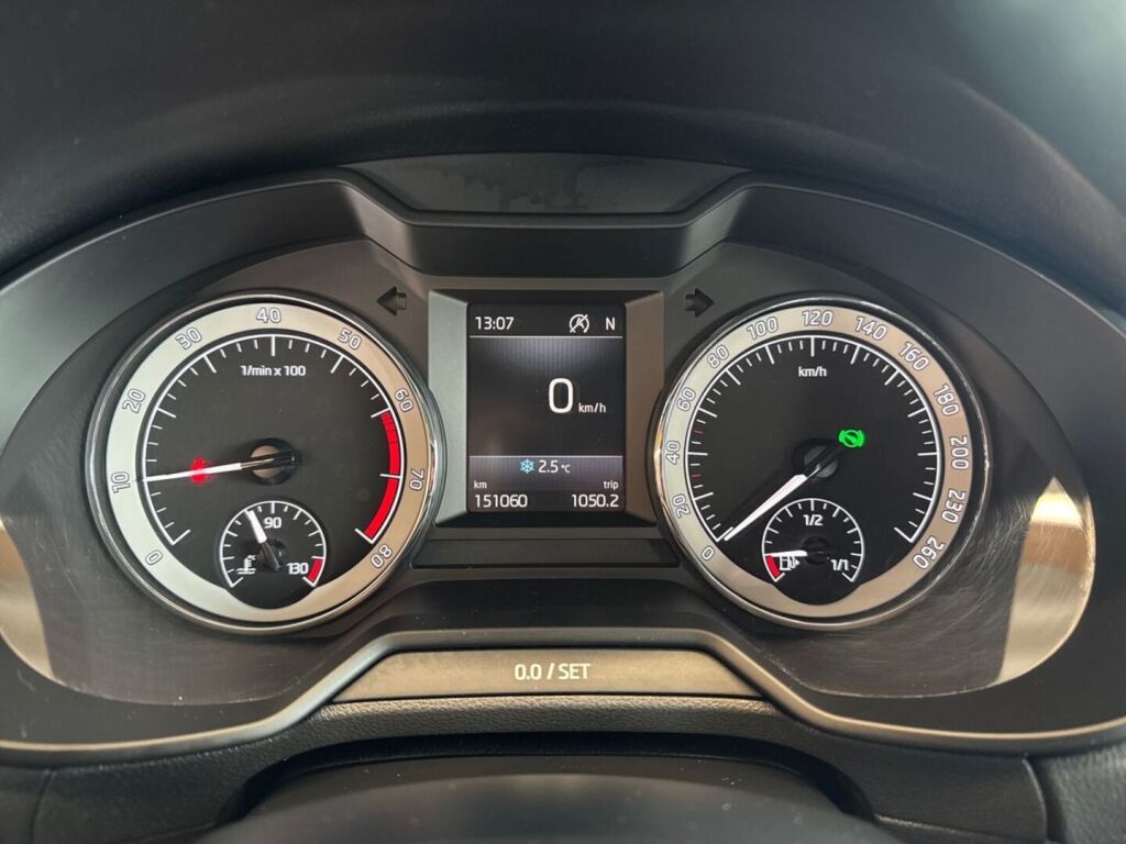 Skoda Octavia 2019 Valkoinen