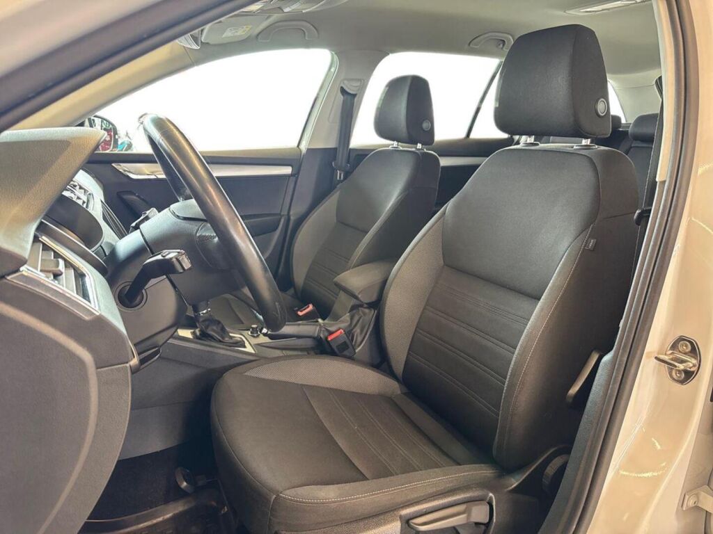 Skoda Octavia 2019 Valkoinen