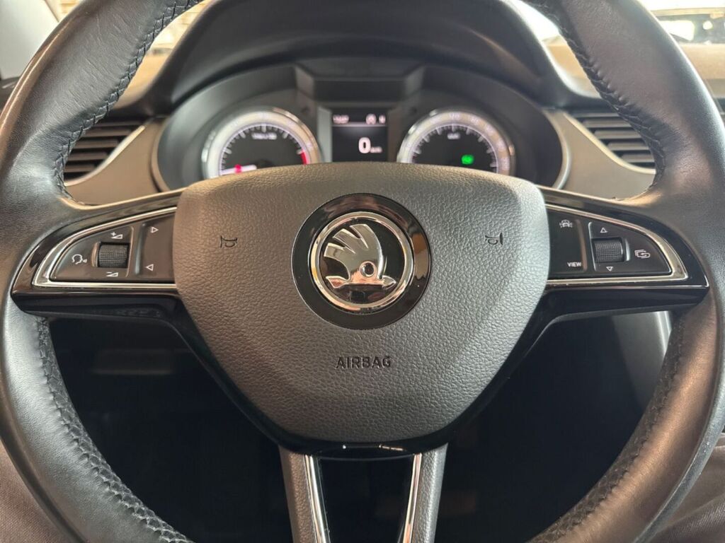 Skoda Octavia 2019 Valkoinen
