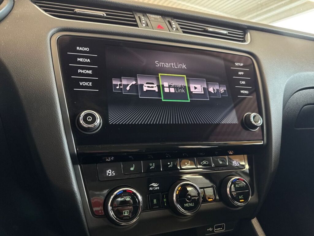 Skoda Octavia 2019 Valkoinen