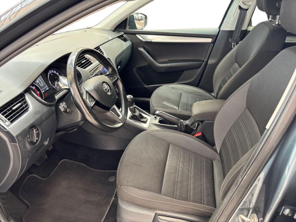 Skoda Octavia 2019 Harmaa