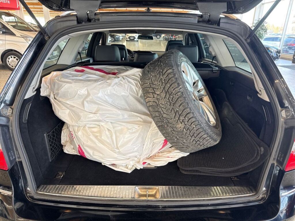 Mercedes-Benz E 2010 Musta