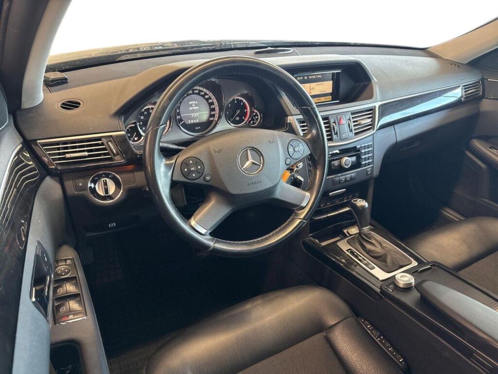 Mercedes-Benz E 2010 Musta