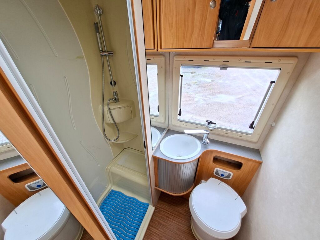 Adria Coral Plus 660 SL Silver Edition 2010 Harmaa