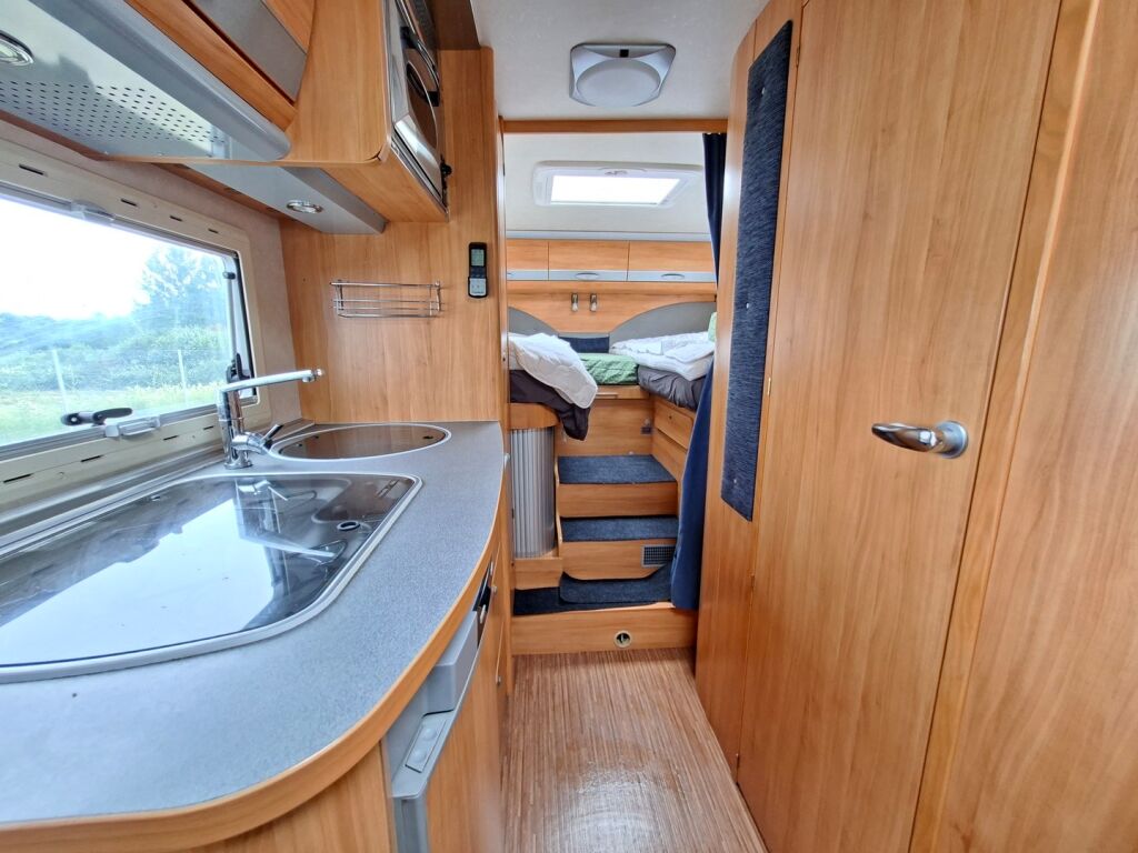 Adria Coral Plus 660 SL Silver Edition 2010 Harmaa