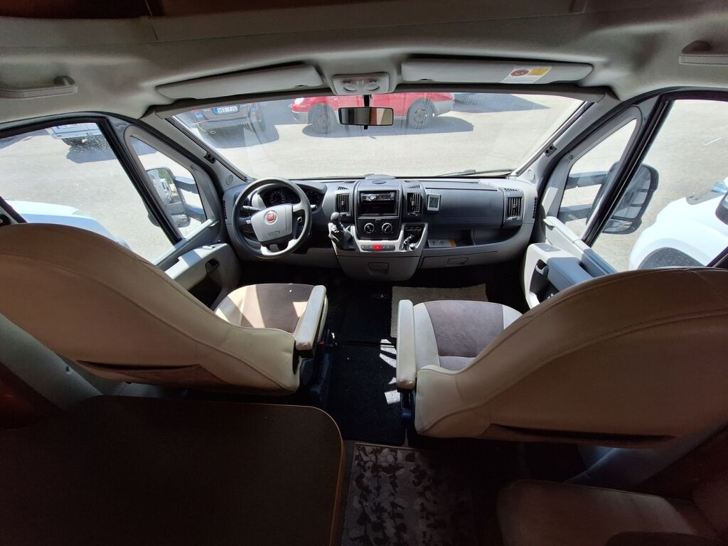 Adria Coral 670 SL Supreme Edition 2010 Harmaa
