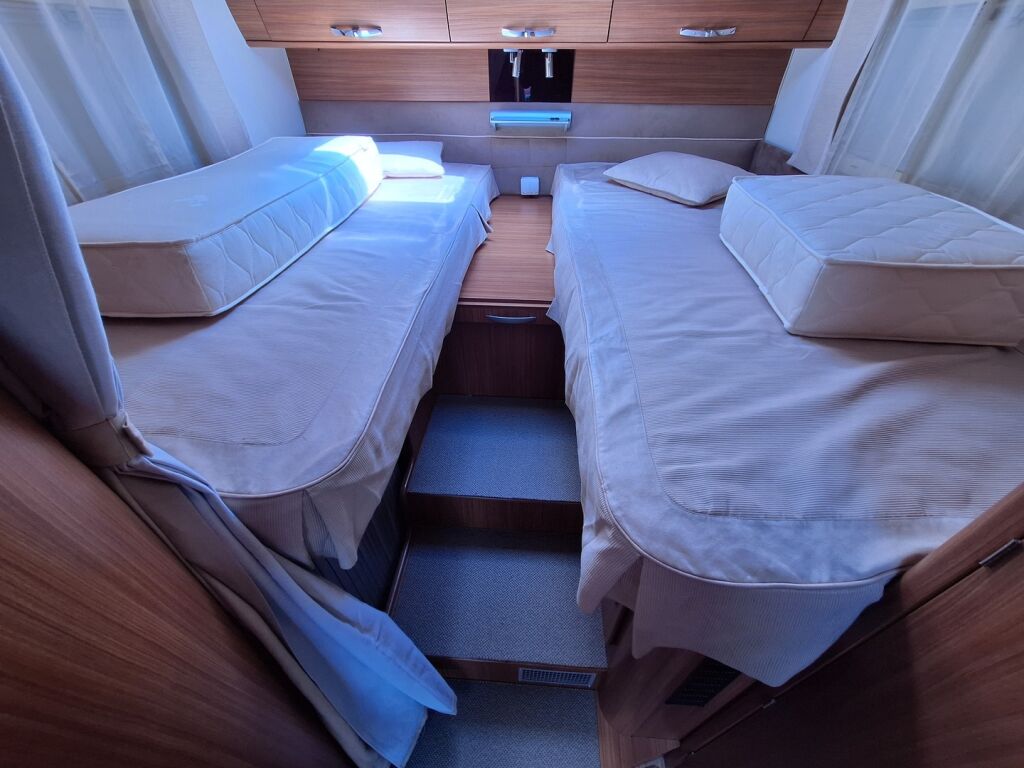 Adria Coral 670 SL Supreme Edition 2010 Harmaa