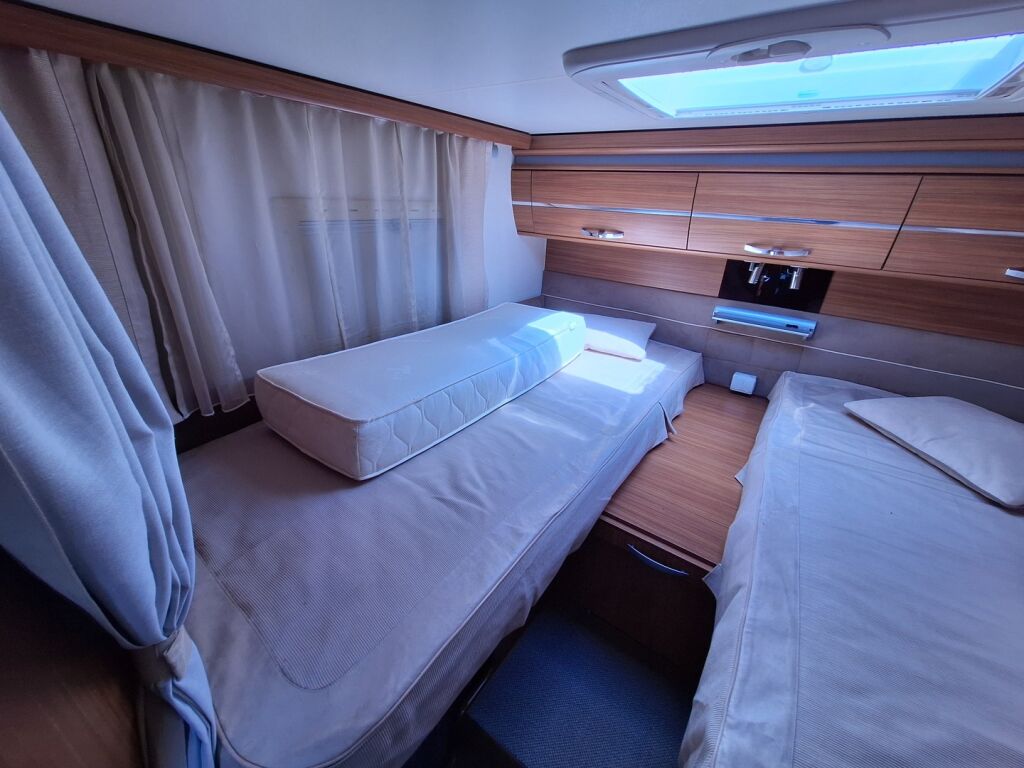 Adria Coral 670 SL Supreme Edition 2010 Harmaa
