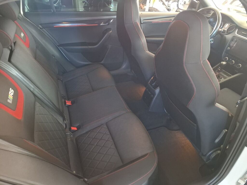 Skoda Octavia 2019 Valkoinen