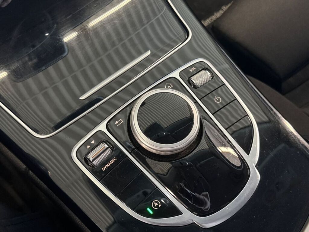 Mercedes-Benz C 2019 Valkoinen