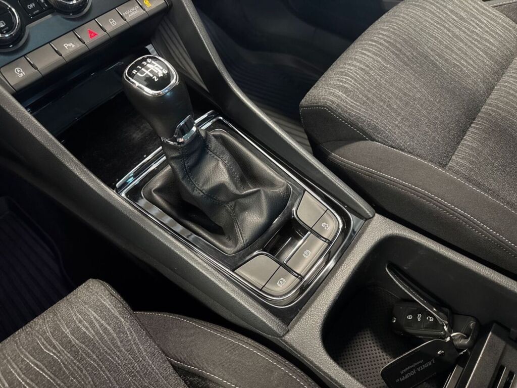 Skoda Karoq 2019 Harmaa (Steel Gray)