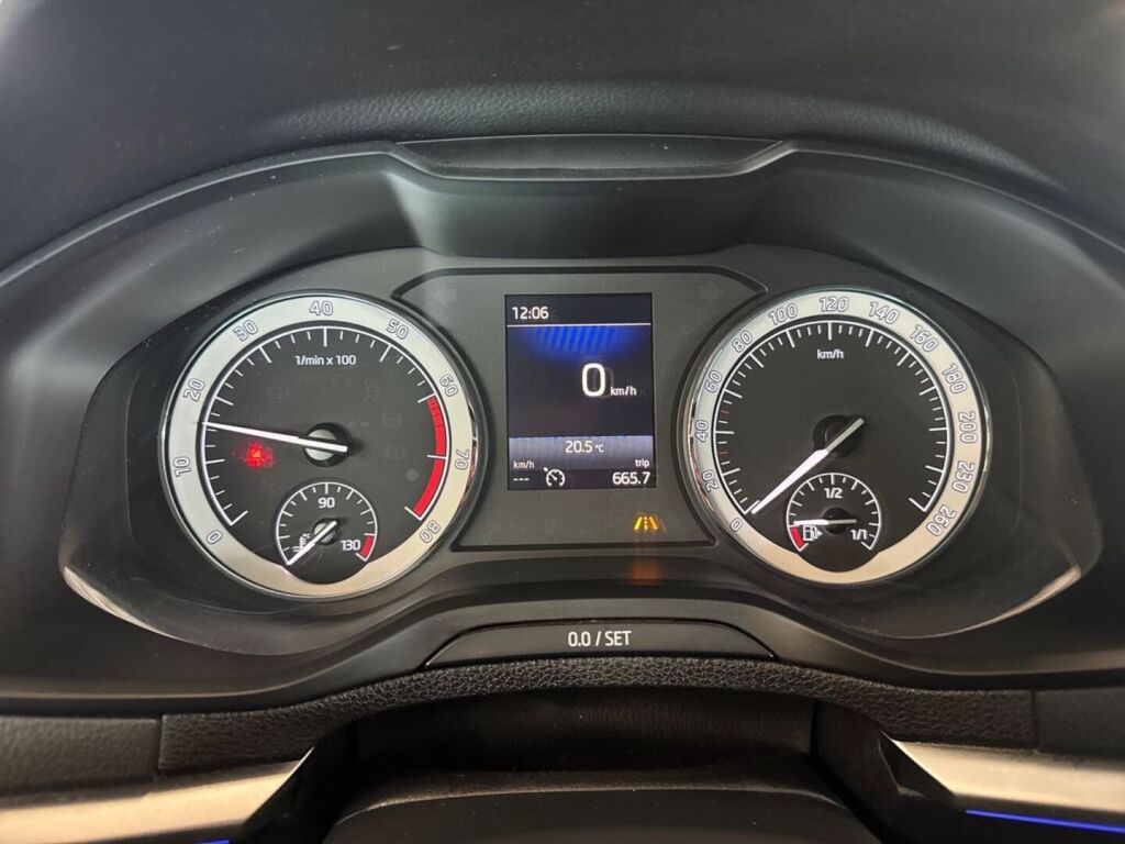 Skoda Karoq 2019 Harmaa (Steel Gray)