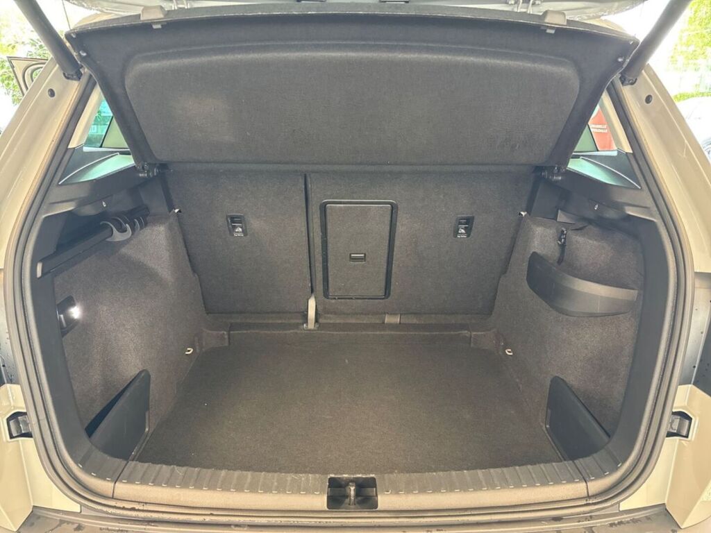 Skoda Karoq 2019 Harmaa (Steel Gray)