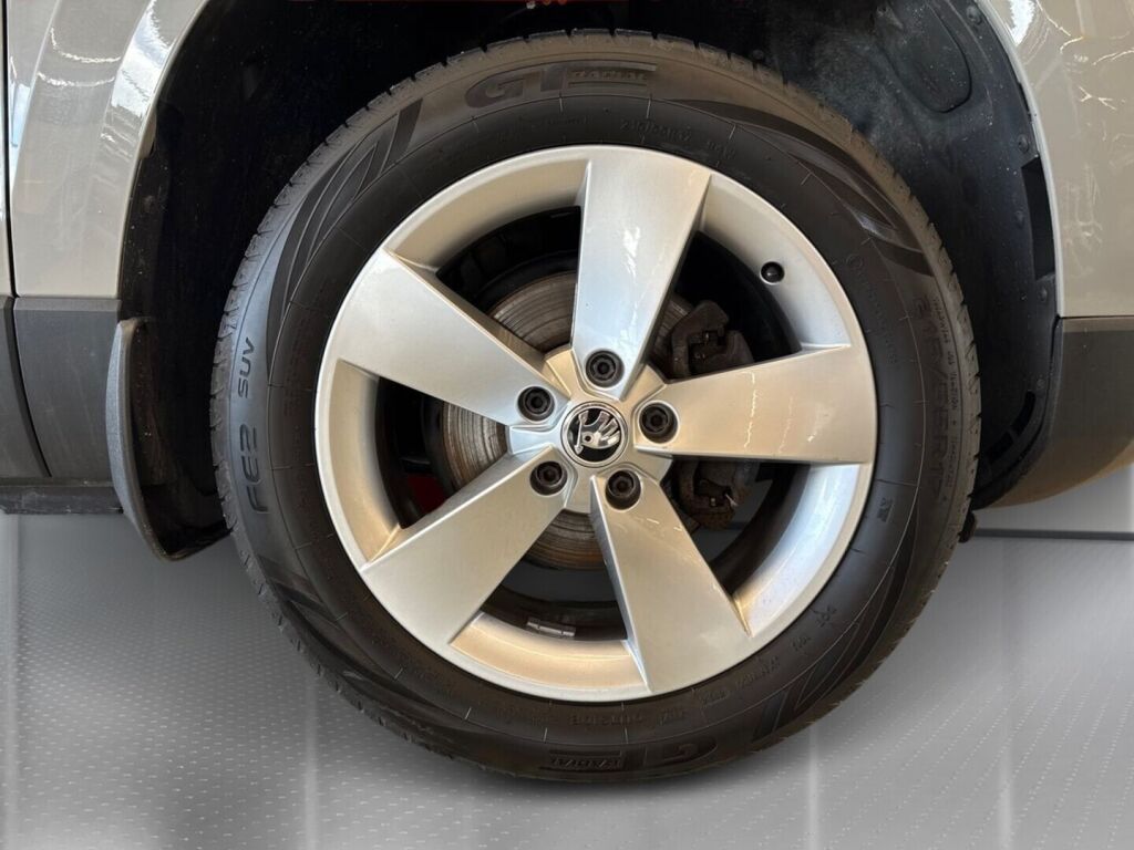 Skoda Karoq 2019 Harmaa (Steel Gray)