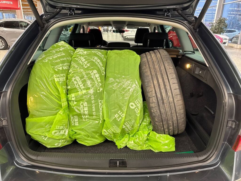 Skoda Octavia 2019 Metallinhohto Harmaa