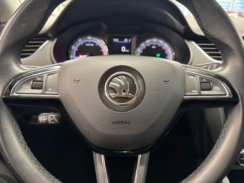 Skoda Octavia 2019 Metallinhohto Harmaa