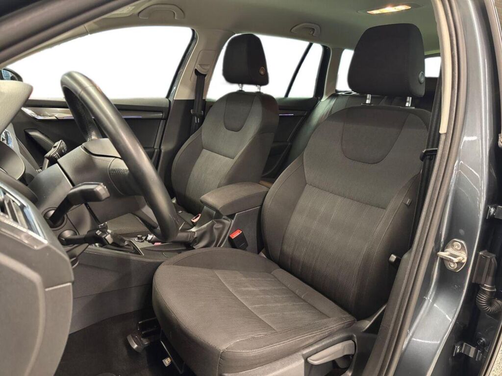 Skoda Octavia 2019 Metallinhohto Harmaa