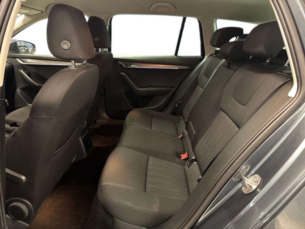 Skoda Octavia 2019 Metallinhohto Harmaa