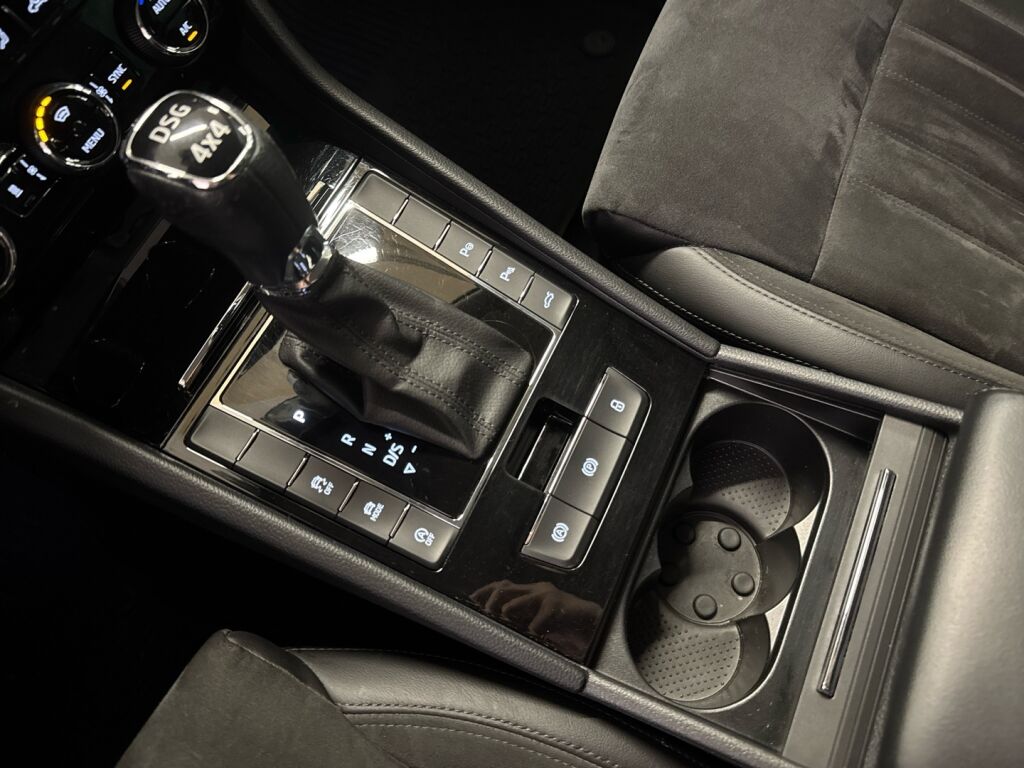 Skoda Superb 2019 Harmaa