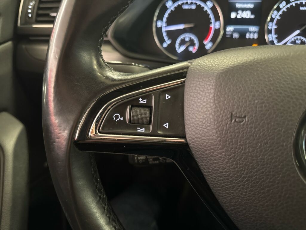 Skoda Superb 2019 Harmaa