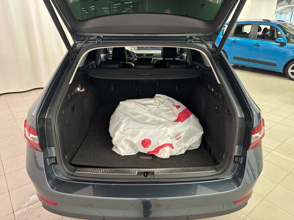 Skoda Superb 2019 Harmaa
