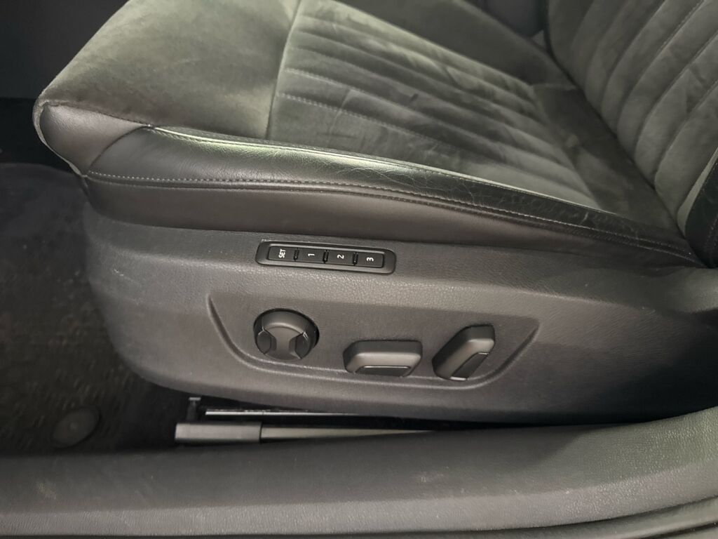 Skoda Superb 2019 Harmaa