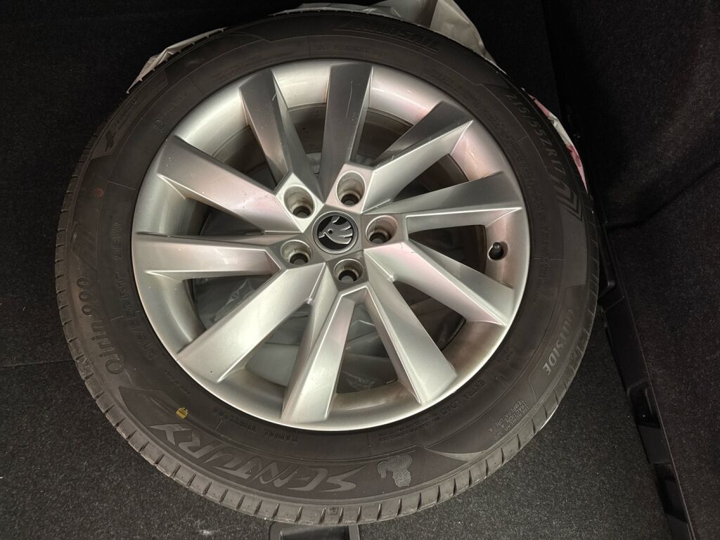 Skoda Superb 2019 Harmaa