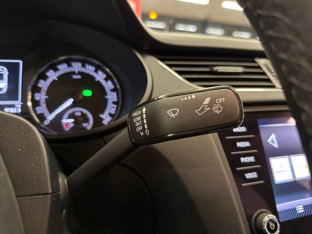 Skoda Octavia 2019 Ruskea (beige)
