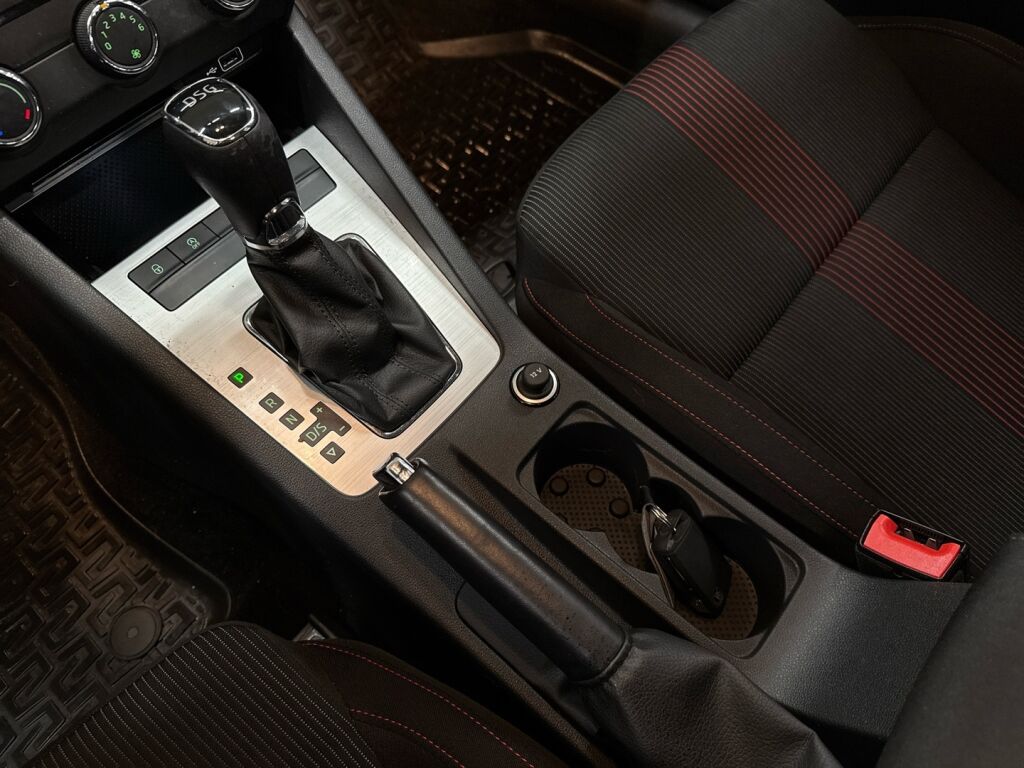 Skoda Octavia 2019 Ruskea (beige)