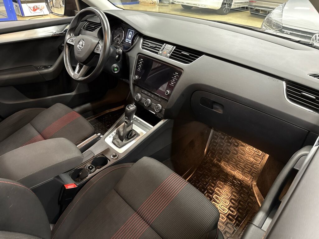 Skoda Octavia 2019 Ruskea (beige)