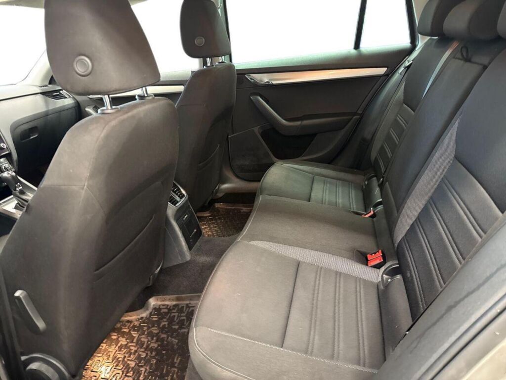 Skoda Octavia 2019 Ruskea (beige)
