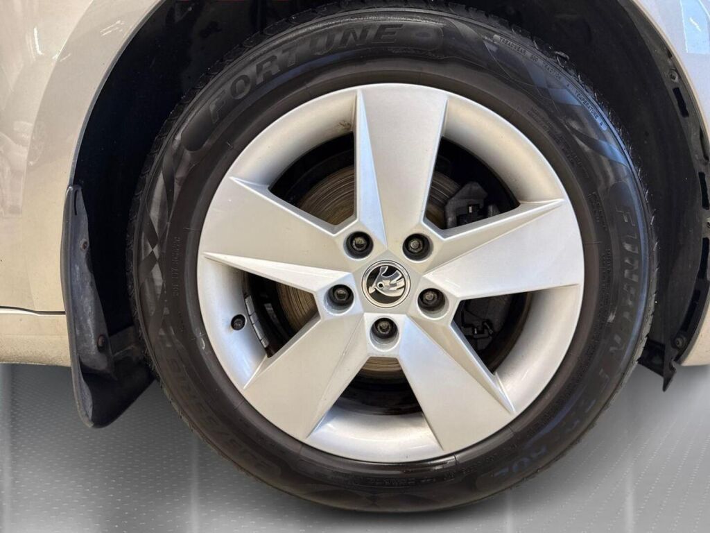 Skoda Octavia 2019 Ruskea (beige)