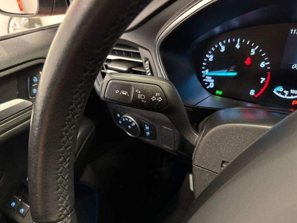 Ford Focus 2019 Punainen