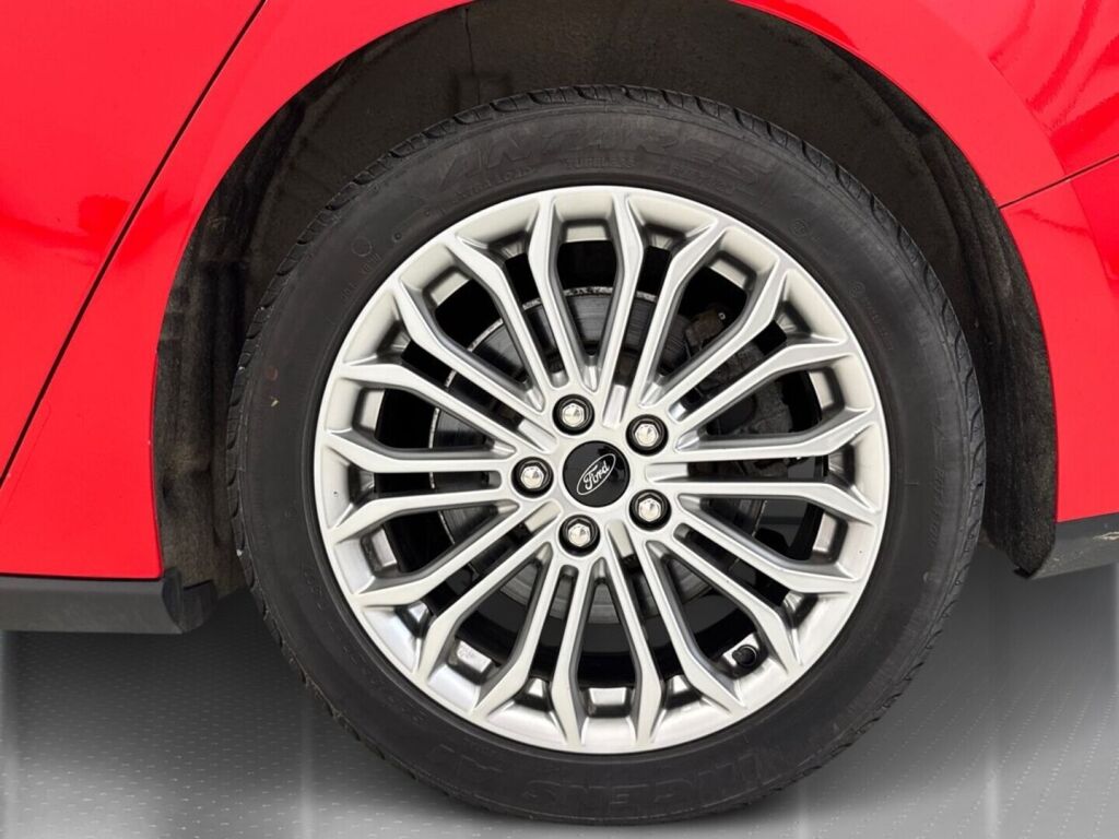 Ford Focus 2019 Punainen