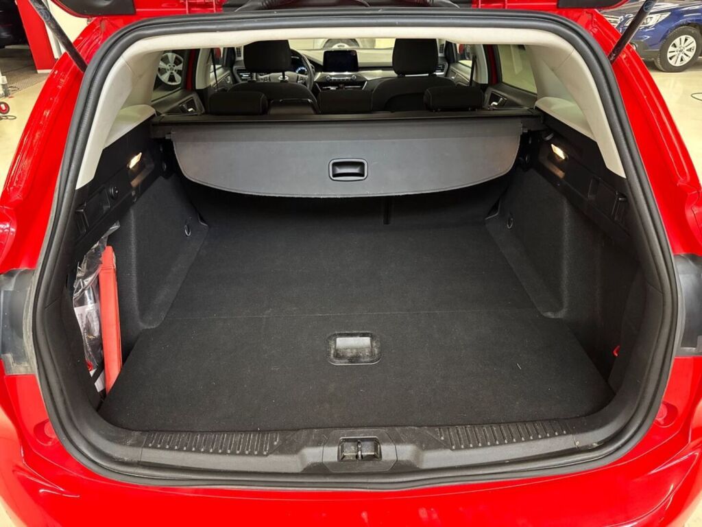 Ford Focus 2019 Punainen