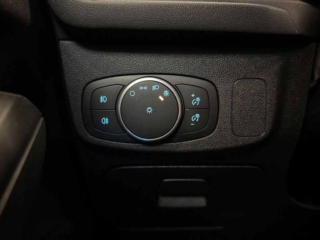 Ford Focus 2019 Punainen