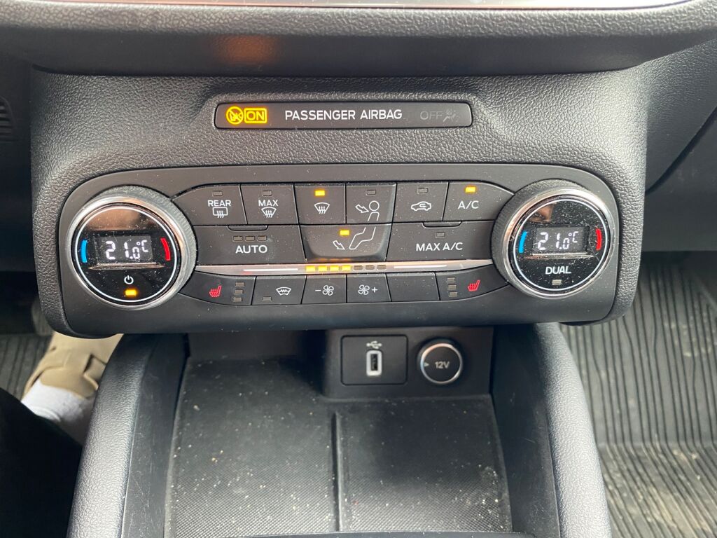 Ford Focus 2019 Punainen