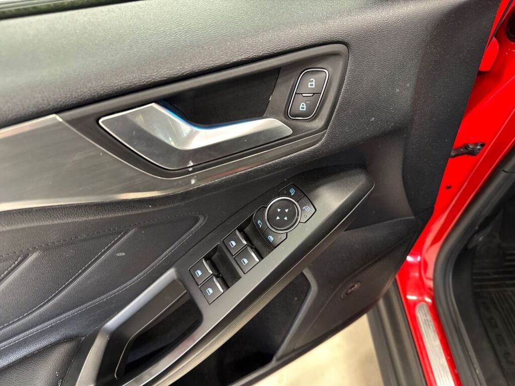 Ford Focus 2019 Punainen