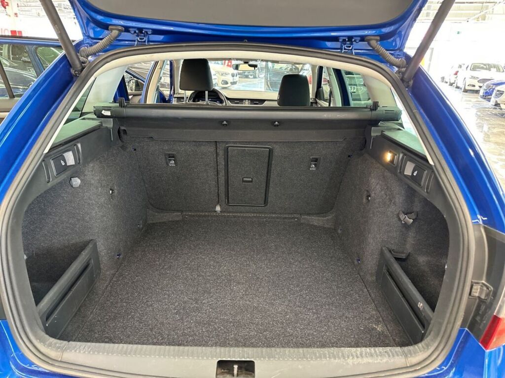 Skoda Octavia 2019 Sininen