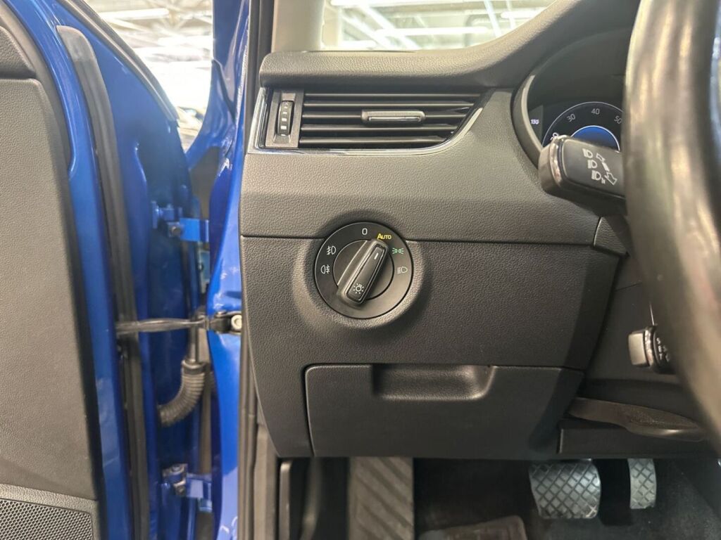 Skoda Octavia 2019 Sininen