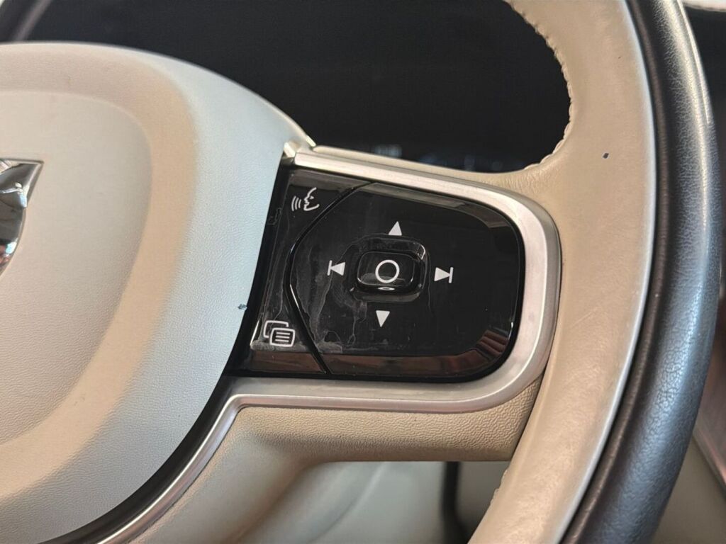 Volvo XC60 2019 Ruskea (beige)