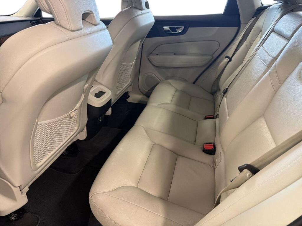 Volvo XC60 2019 Ruskea (beige)