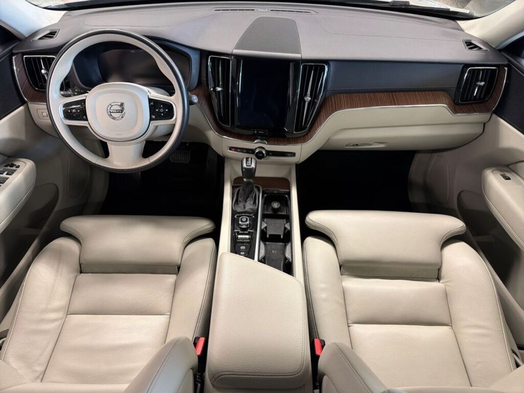 Volvo XC60 2019 Ruskea (beige)