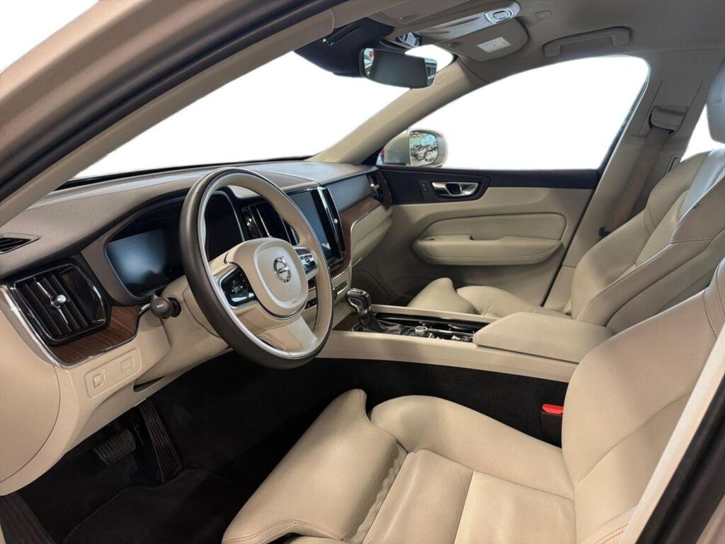 Volvo XC60 2019 Ruskea (beige)