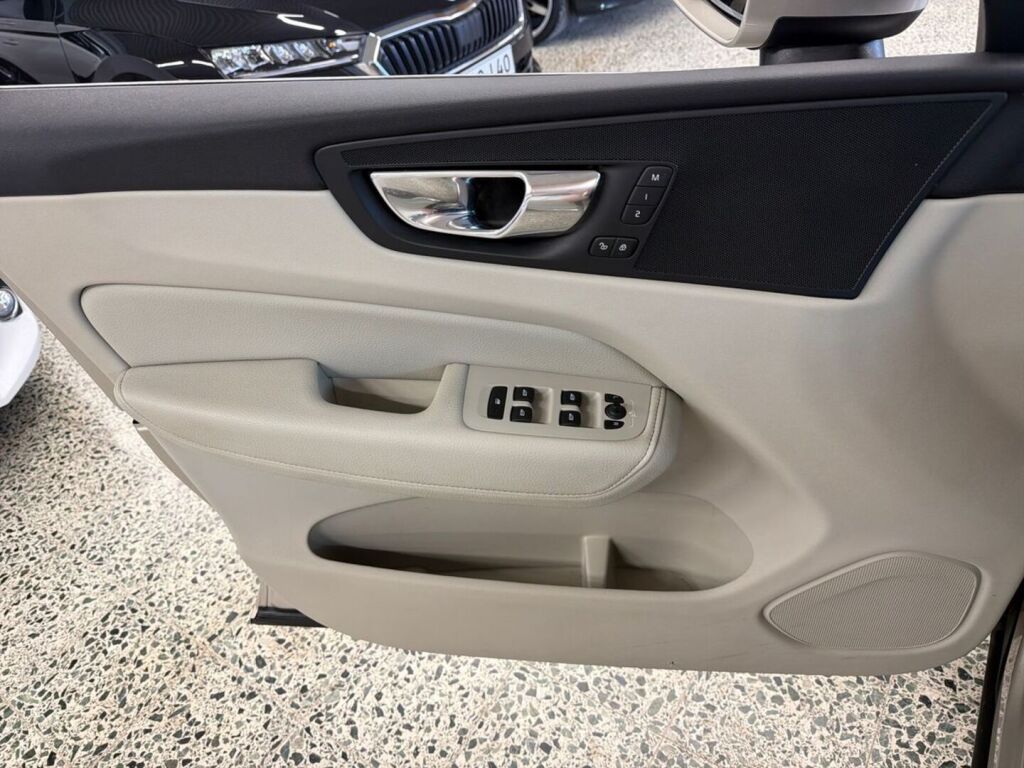 Volvo XC60 2019 Ruskea (beige)